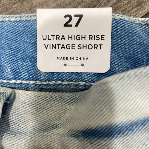 NWT PacSun Light Wash Ultra high rise Vintage Frayed Denim Shorts size 27 - Picture 3 of 5